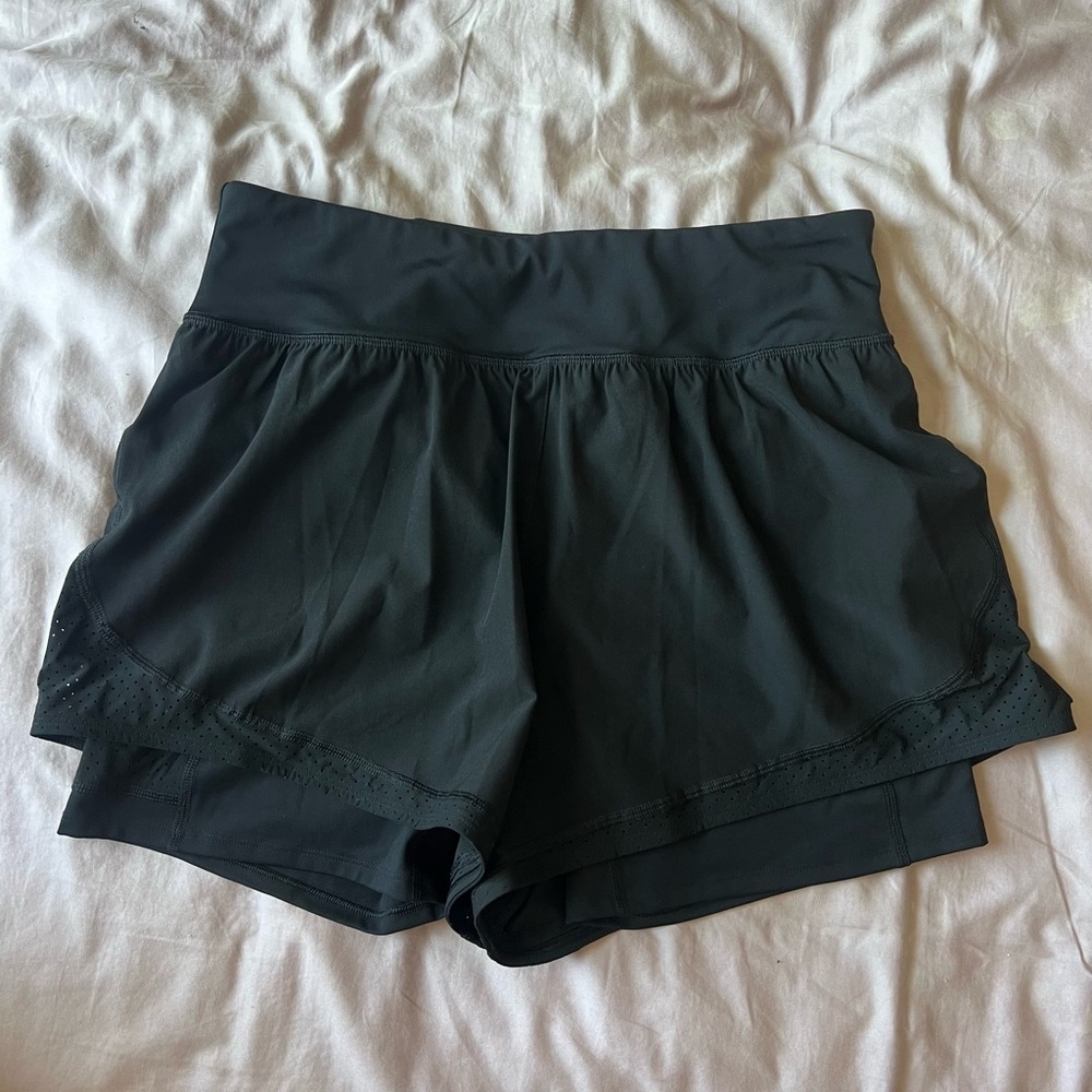 SPANX Get Moving Shorts